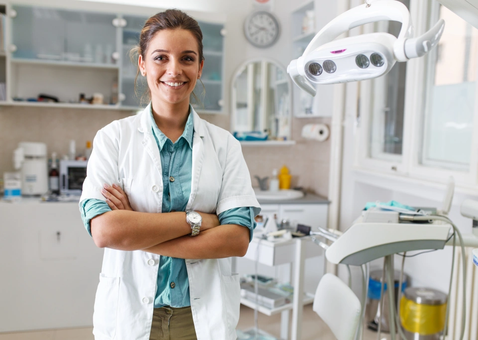 1734004027159_IMAGE-47738+-+Fulcrum+Alternativ (1) Smiling female dentist in her office.